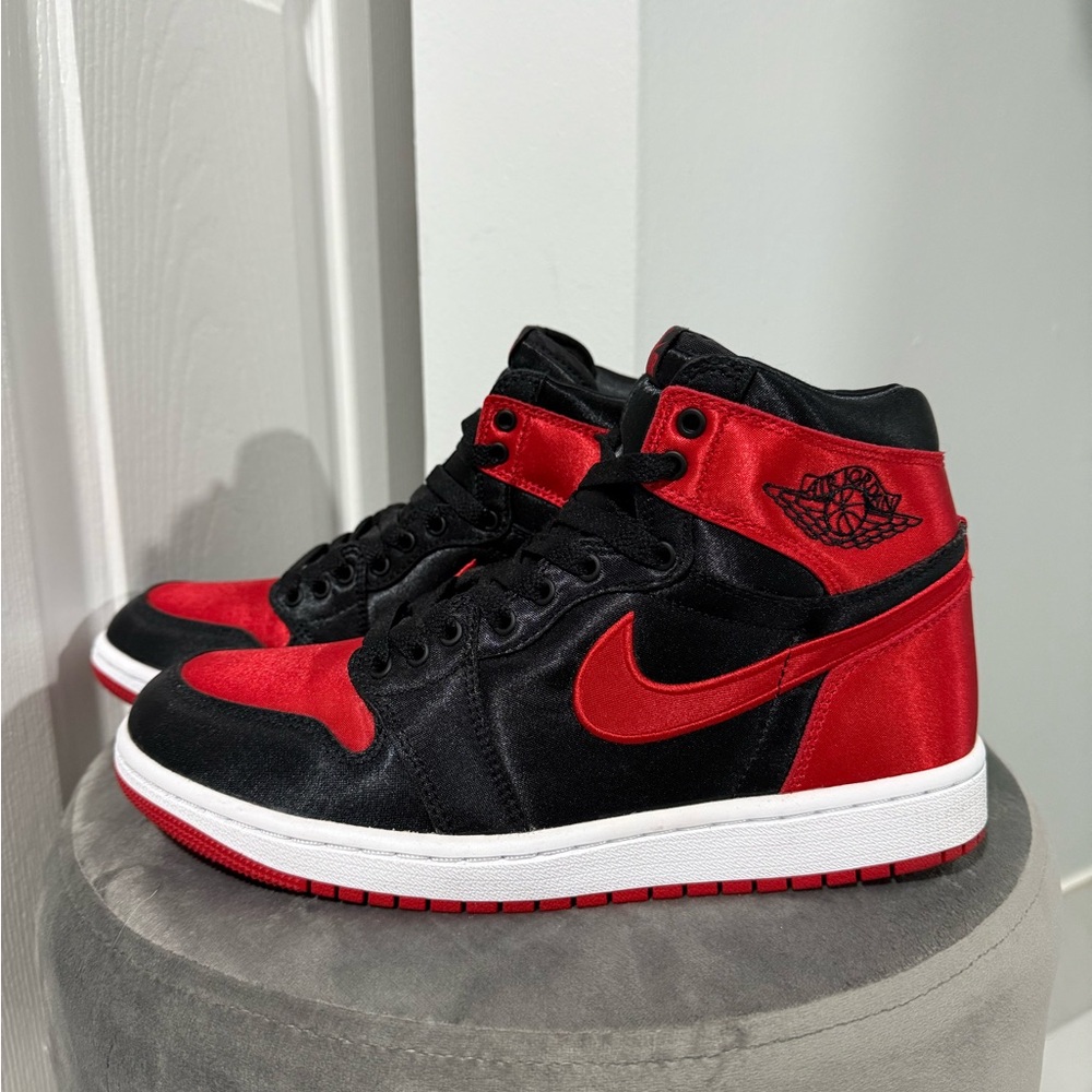 Jordan 1 Hightop Satin Black/Red